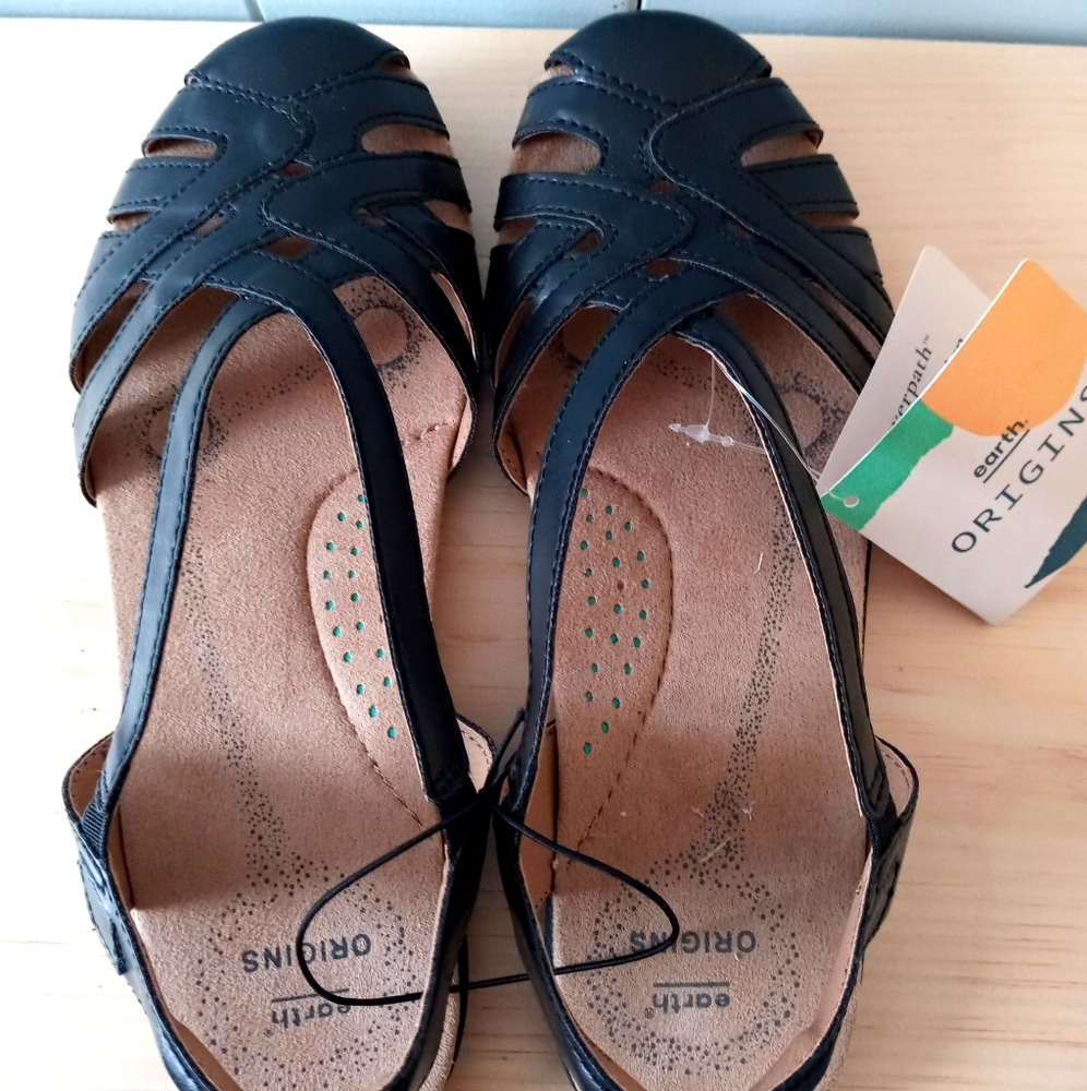 NWT Earth Origins Black Slip On Sandals Size 7
